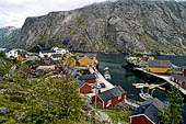 Le isole Lofoten Norvegia. Il villaggio di Nusfjord nella frastagliata isola di Flakstadoya. 